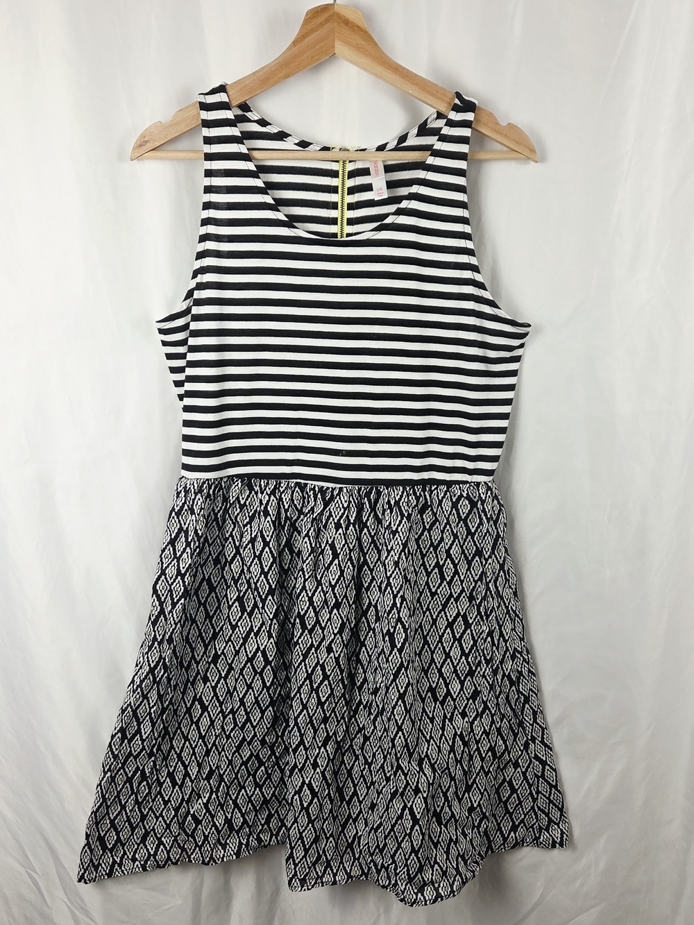 Xhilaration Sleeveless Black & White Striped Printed Skater Dress Size Large